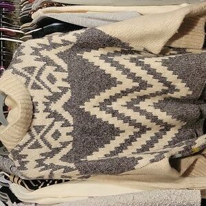 HYFVE w Colorful Back